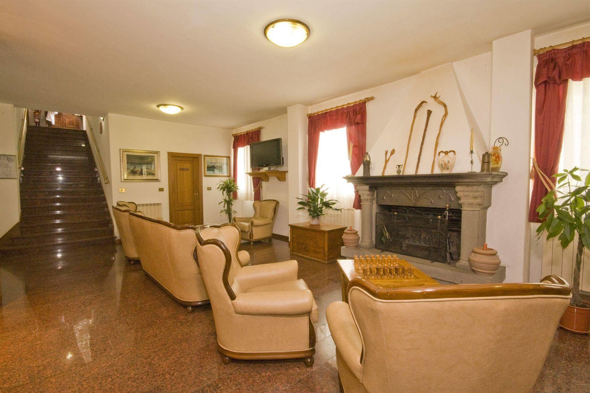 Hotel Del Lago Кавриля Екстериор снимка