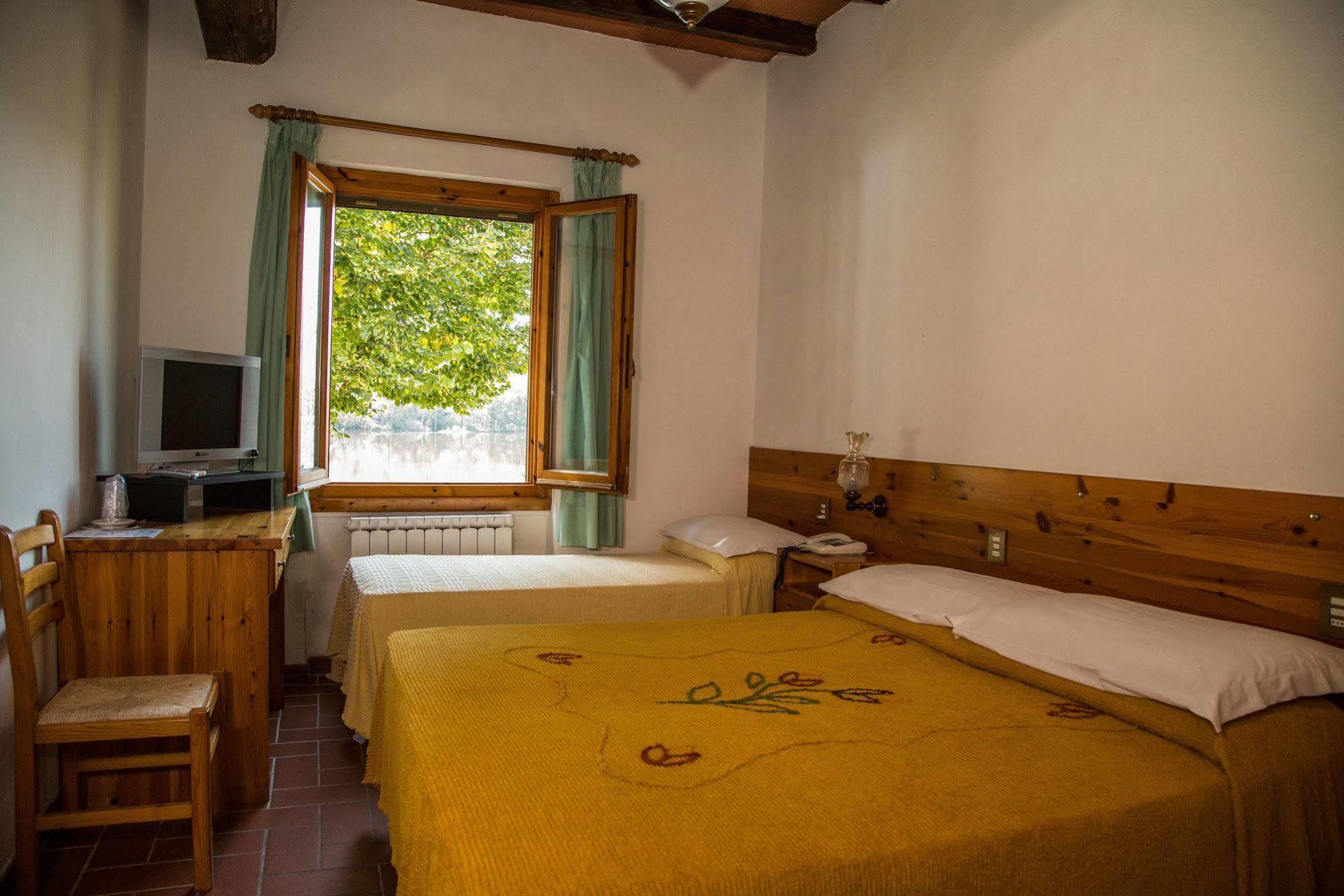 Hotel Del Lago Кавриля Екстериор снимка