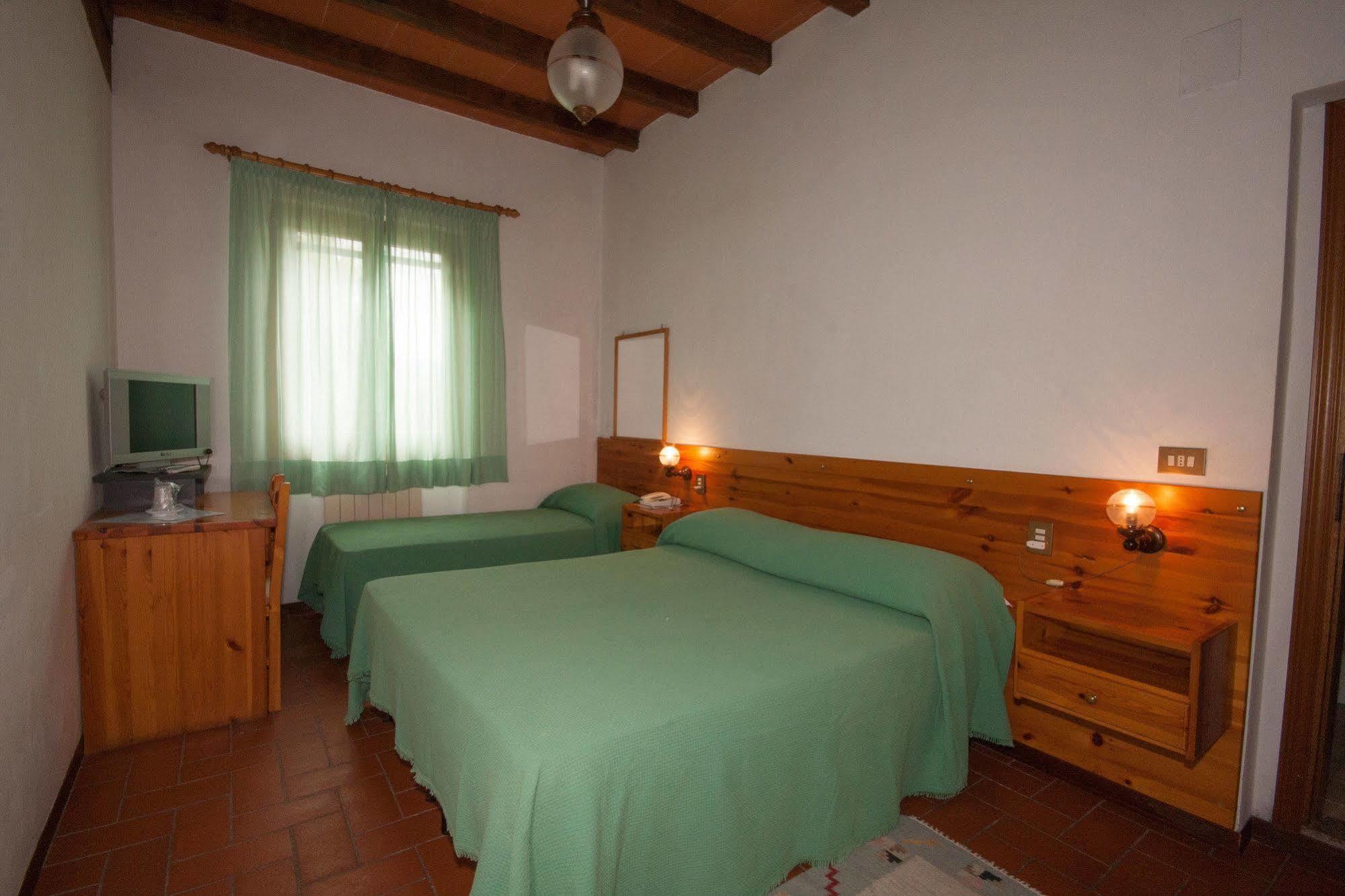 Hotel Del Lago Кавриля Екстериор снимка