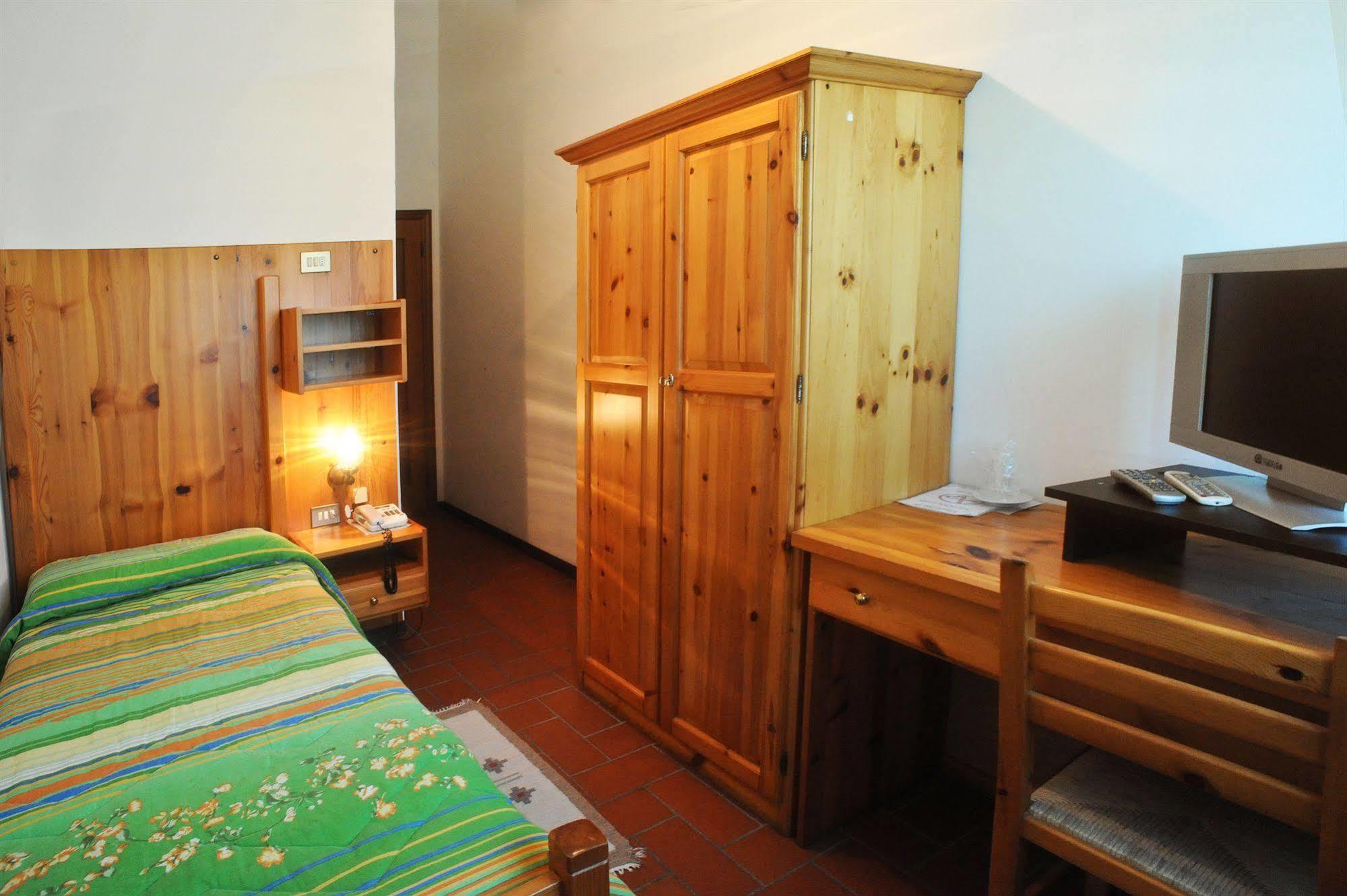 Hotel Del Lago Кавриля Стая снимка